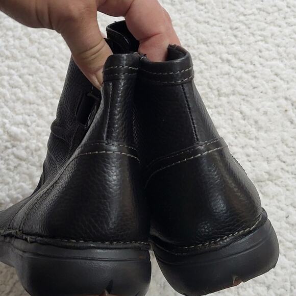 NEW Clarks Women's Un Loop Top Black Leather bootie boots size 10 - Picture 4 of 6